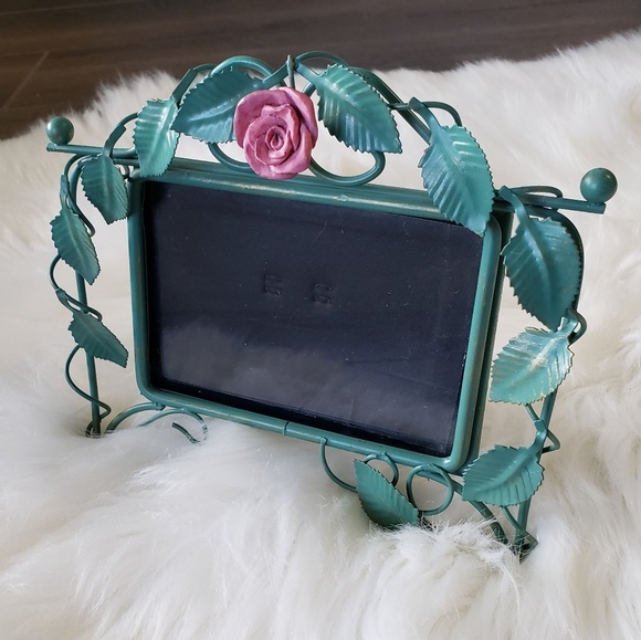 Vintage Other - B2G1 VTG Metal Rose Vine Picture Frame